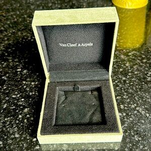 Van cleef & arpels jewelry box